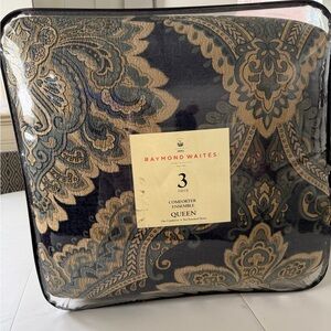 Raymond Waites Navy and Gold Comforter Set